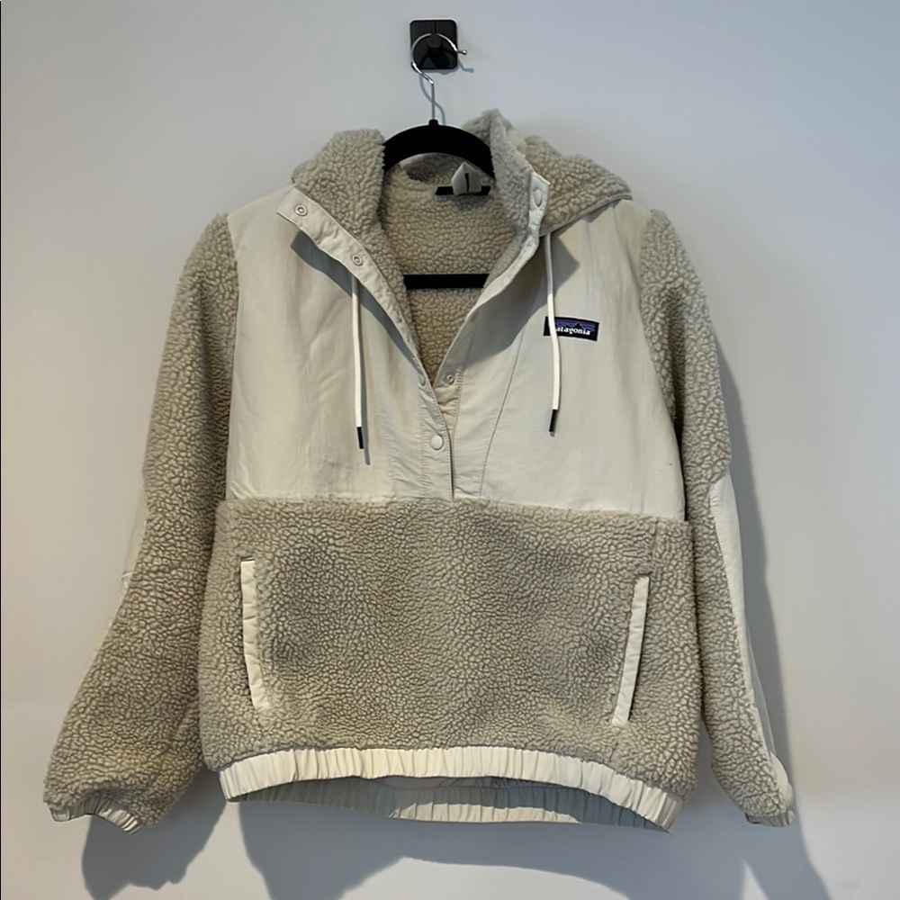 Patagonia Women’s Shelled Retro-X Fleece Pullover in Pelican